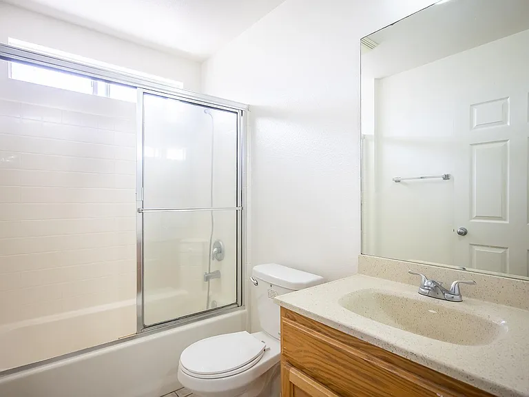 1189 W 36th St #4-5 — Photo 8