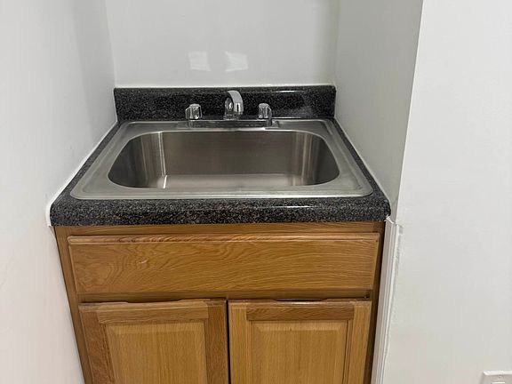 4th image of 521 E 85th St Unit 6