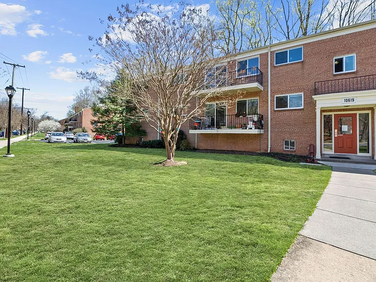 10619 Weymouth St #201 — Photo 25