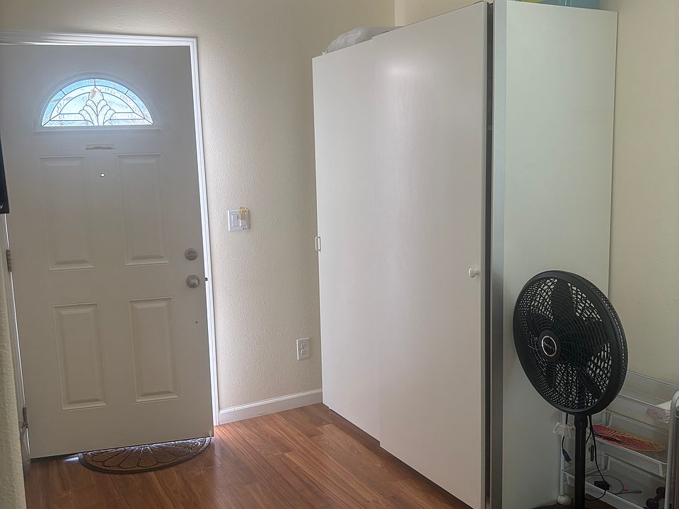 2nd image of 109 Sealane Ct #B