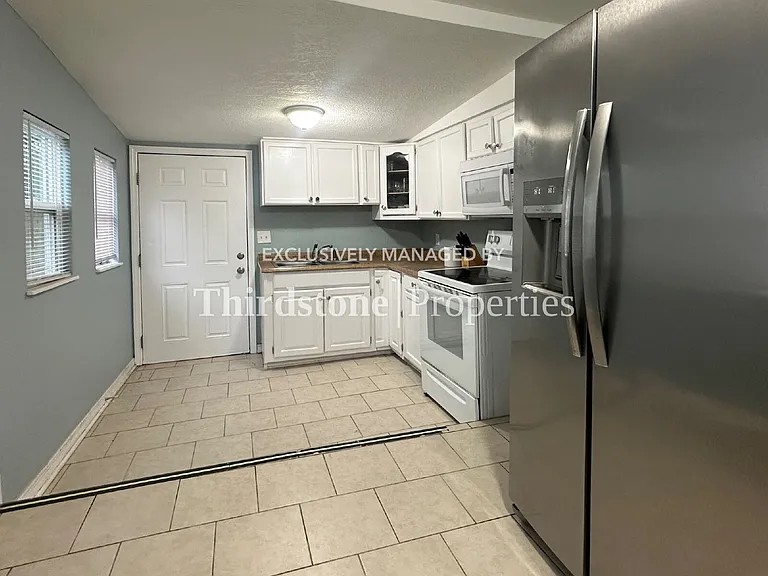 1228 Neva St — Photo 3
