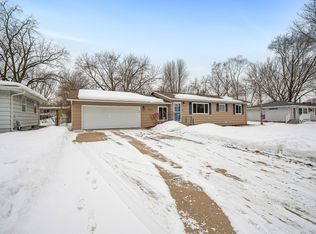 4327 Diamond Dr, Eagan, MN 55122