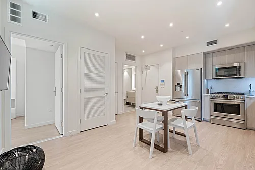 Floor plan Petite Retreat 210B-INT