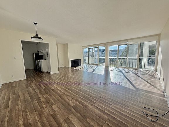 4th image of 5221 Shelter Bay Ave