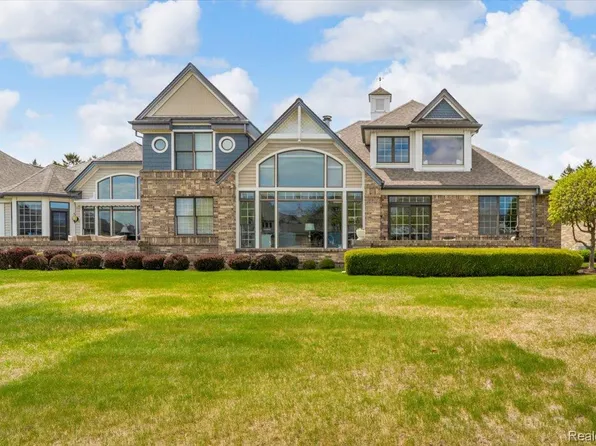 1628 Edison Shores Ln, Port Huron, MI 48060
