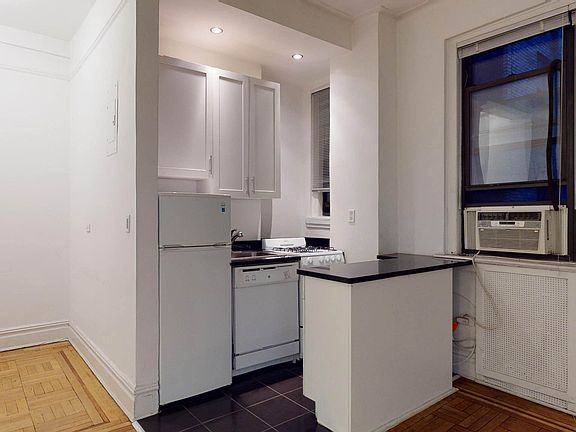 4th image of 225 E 79th St APT 1C