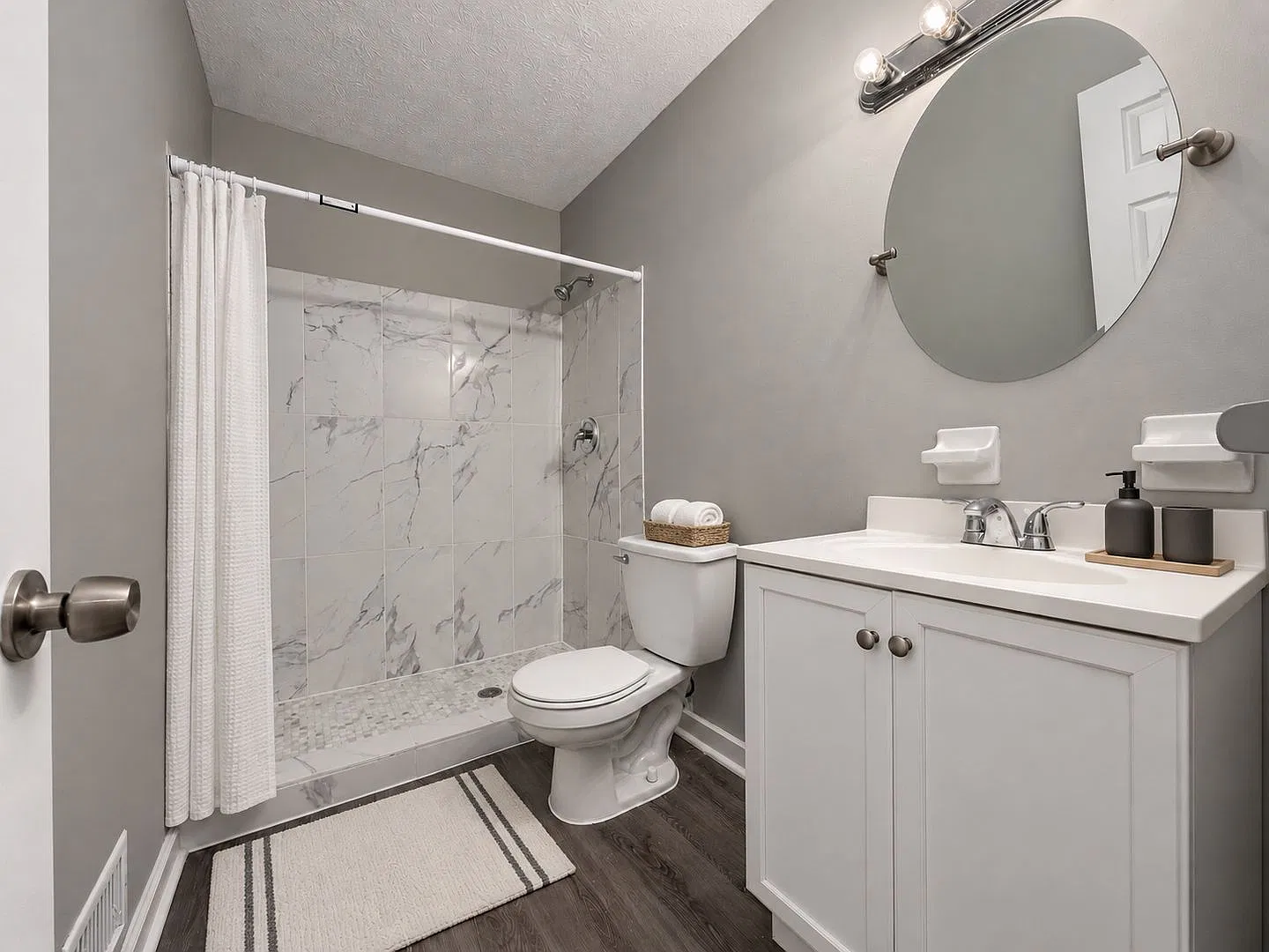 Renovated Townhouse Minutes from I-285 & I-20! — Photo 2