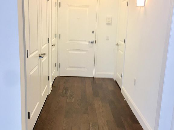 3rd image of 10 Byron Pl Unit 304