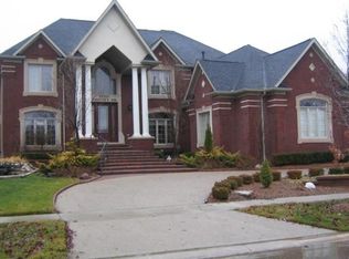 55265 Whitney Dr, Utica, MI
