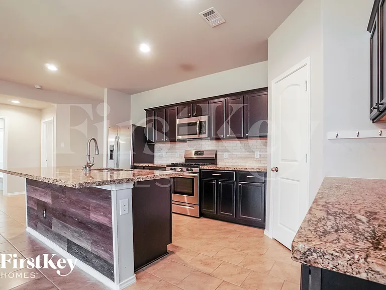 2623 Lincolns Meadow Dr — Photo 7