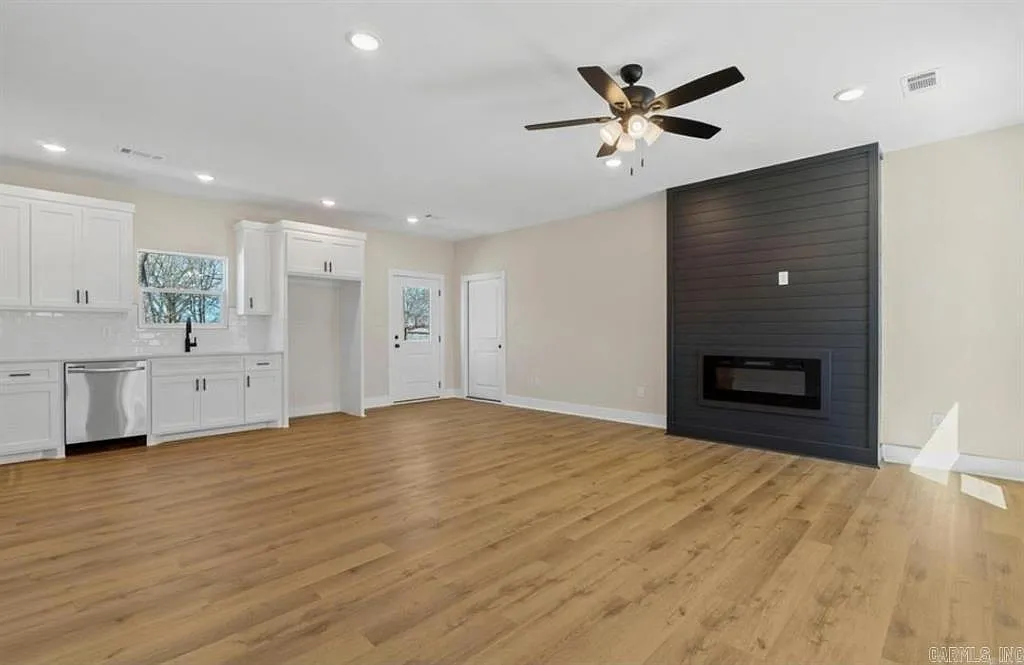 921 Banner Street - 1 — Photo 2
