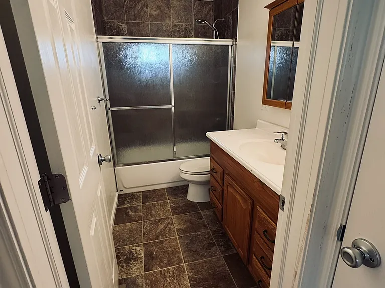 684 N 1060 E — Photo 16