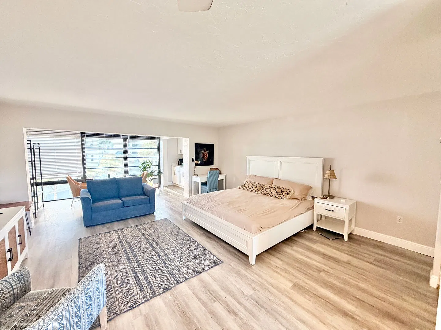 ** Vanderbilt Beach ** Studio - Walk To The Beach! - Furnished - Updated - Annual Rental — Photo 3