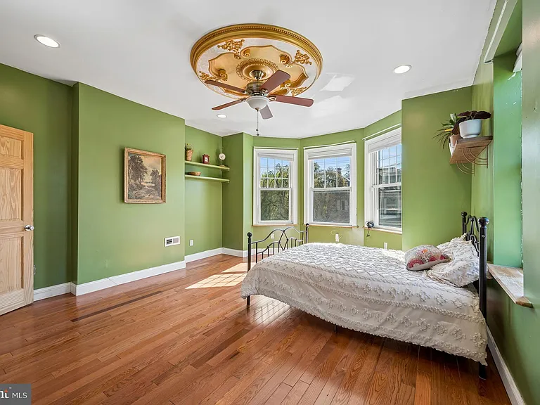 229 W Hansberry St — Photo 24
