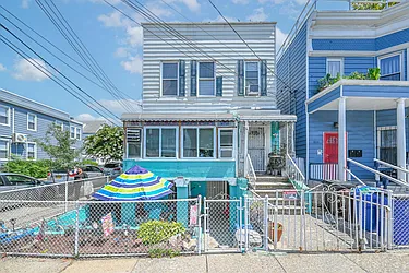 1426 Saint Lawrence Avenue