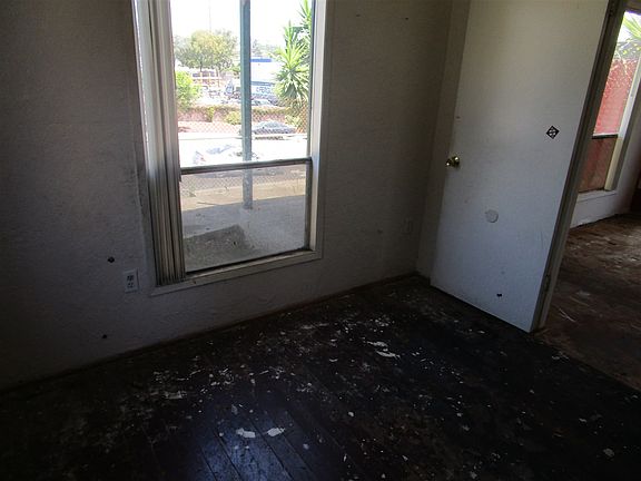 5th image of 3223 Market St