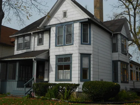 130 W Maple Ave, Libertyville, IL 60048