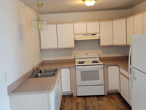 2nd image of 97 13th St APT A