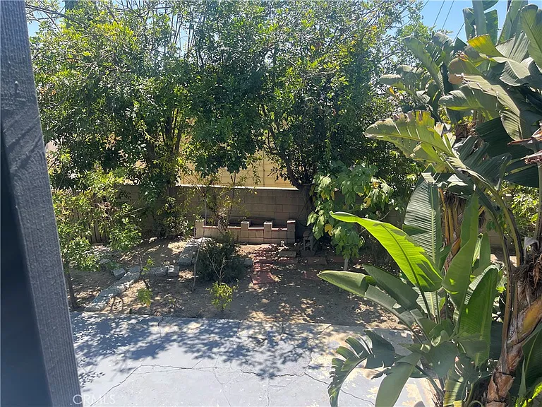 704 S Soto St — Photo 16