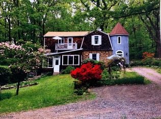 144 Hillside Rd, Chester, NJ 07930