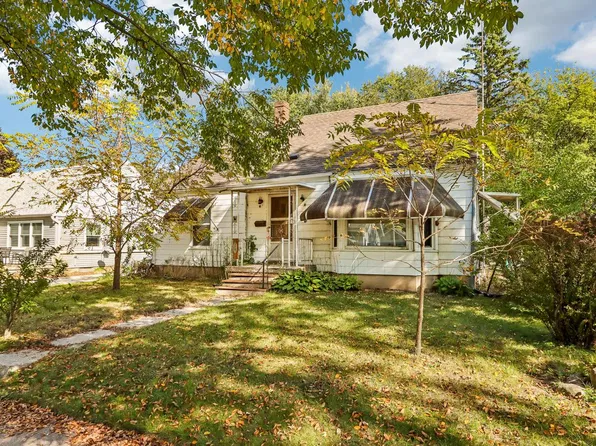 715 Elizabeth STREET, Oconomowoc, WI 53066