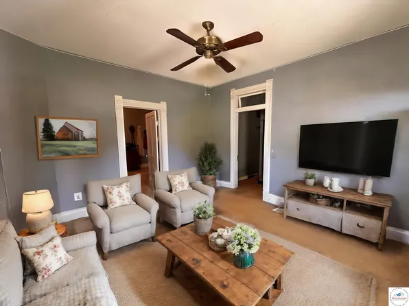 1026 Clifton Ct, Otterville, MO 65348