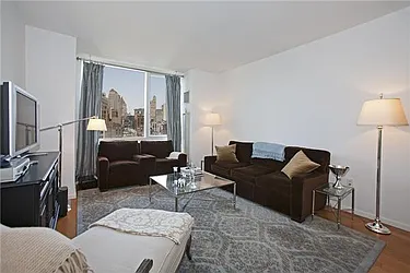 Rented by R New York