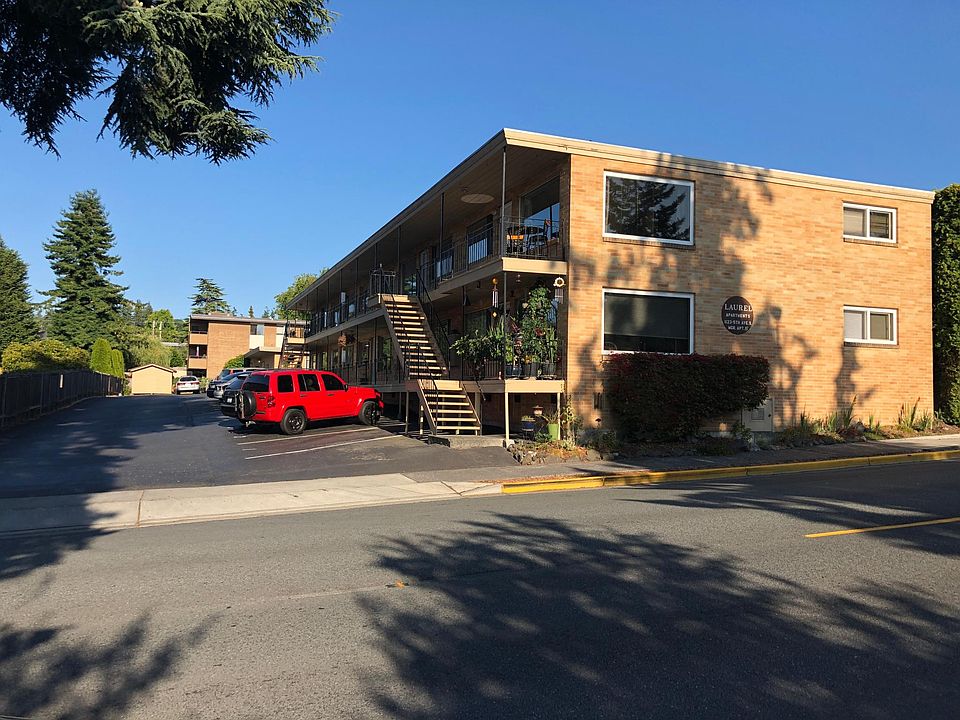 Entrance to Laurel Apartments from 5th Ave S Edmonds, WA