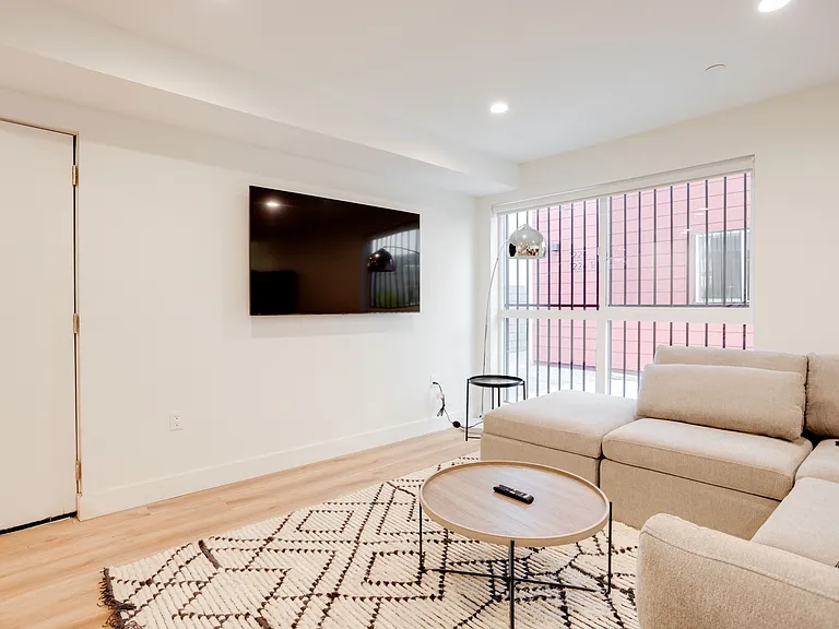 1224 W 37th Pl — Photo 26