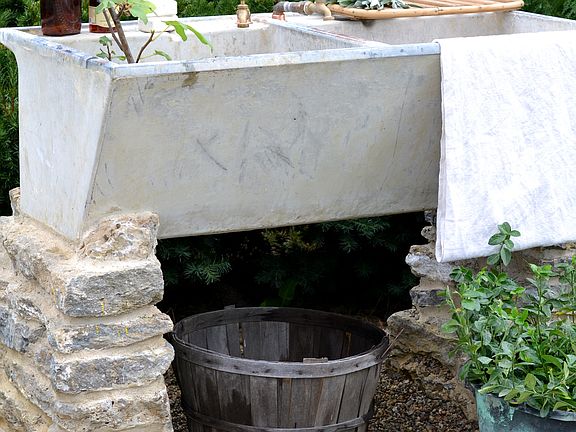 Outdoor sink in the garden