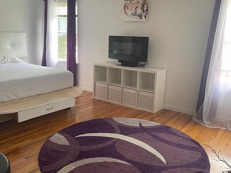 847 Bond St — Photo 15