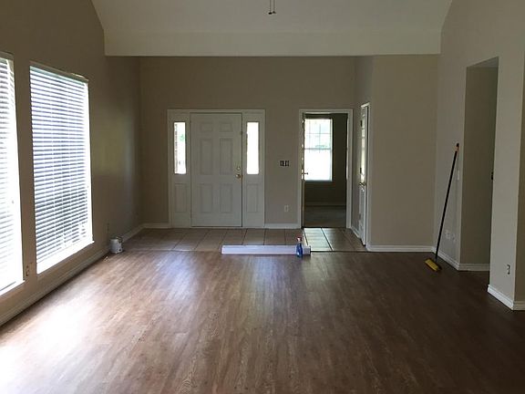 5th image of 2807 Waubun St