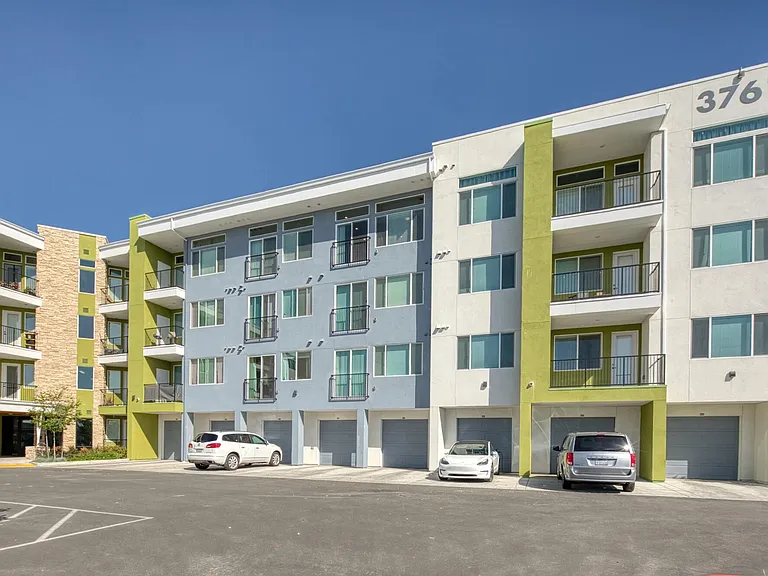 Zeta Apartments — Photo 5