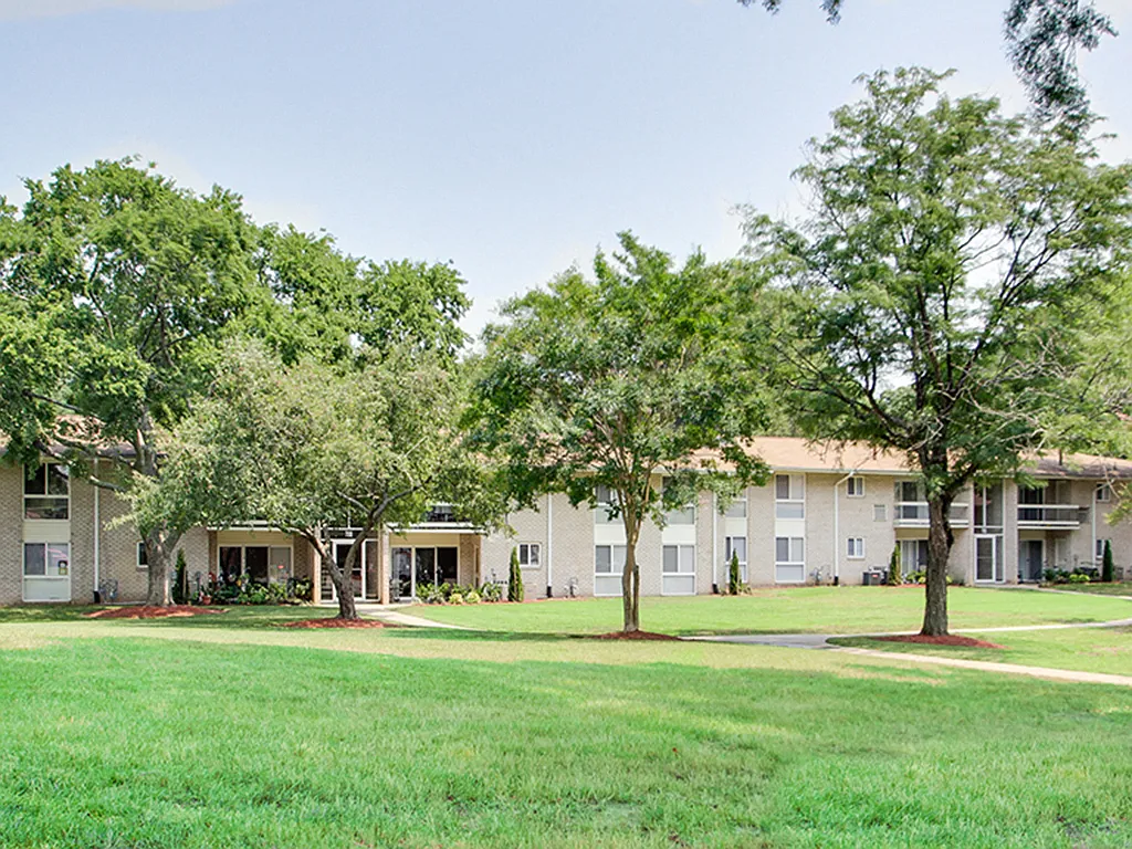 Conway Garden Apartments — Photo 2