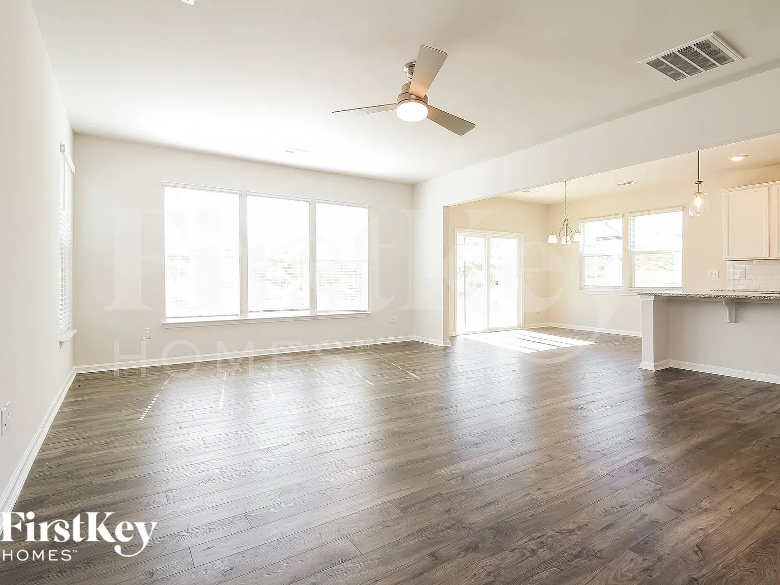 3 bed, 2.5 bath, 2250 sqft, $2,290 — Photo 4