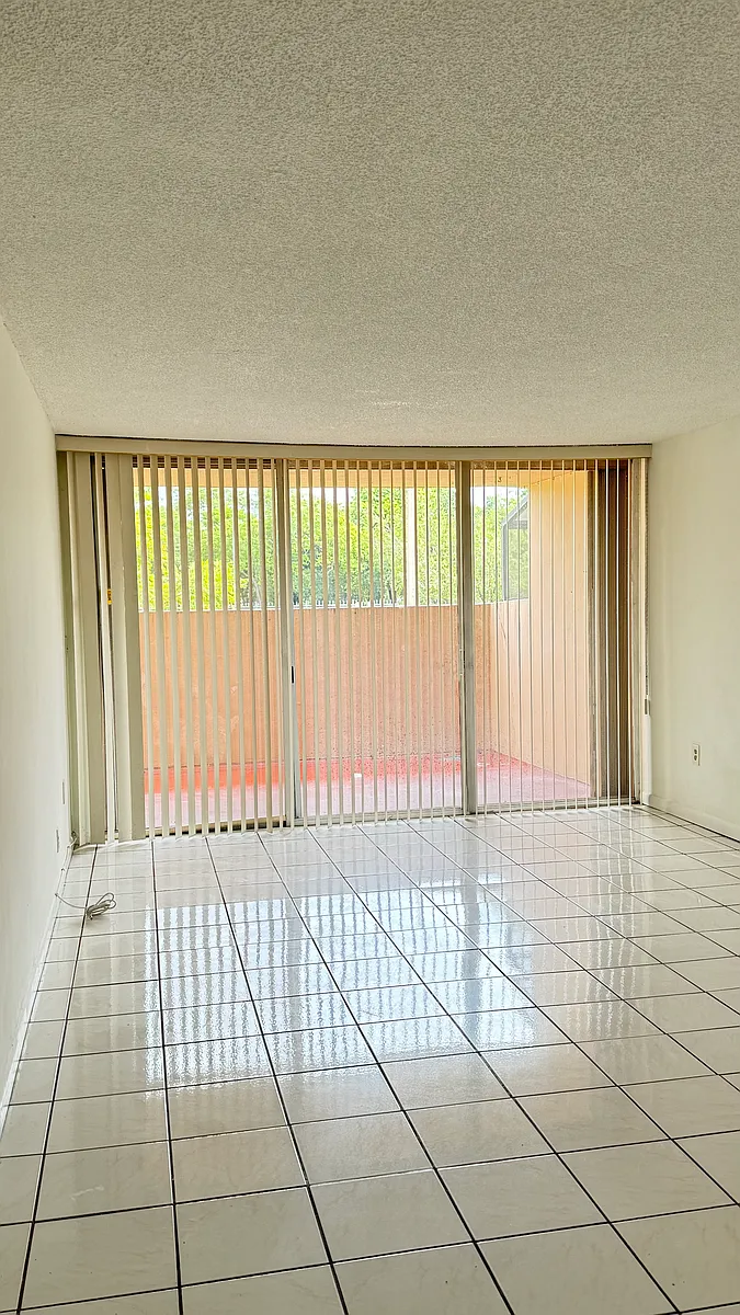 Building Photo - 10425 SW 112th Ave