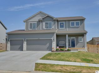 2016 Hummingbird Dr, Bellevue, NE 68123