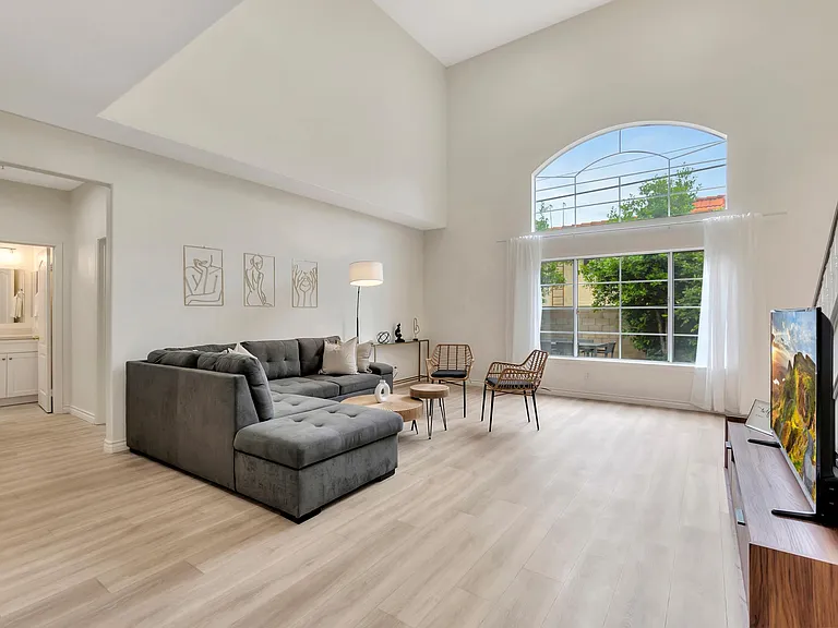 503 N Alhambra Ave — Photo 3