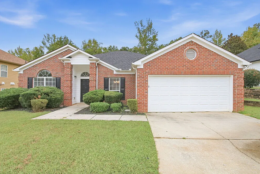 3 bed, 2.0 bath, 2131 sqft, $2,155 — Photo 1