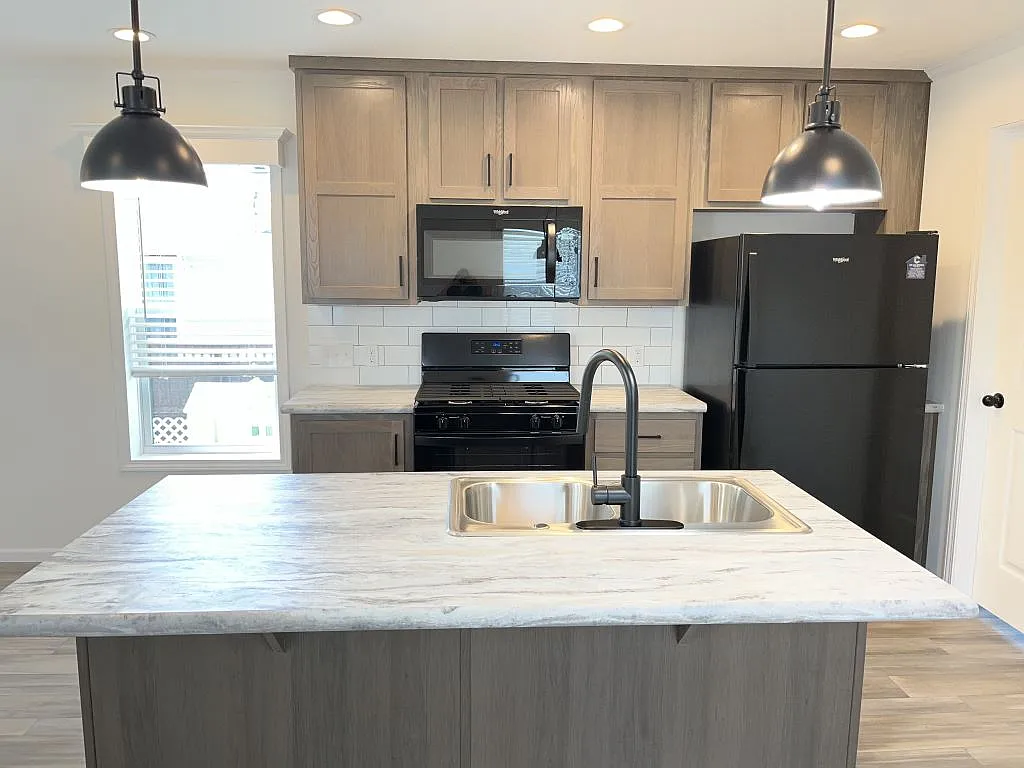 2 bed, 2.0 bath, 901 sqft, $1,599 — Photo 4