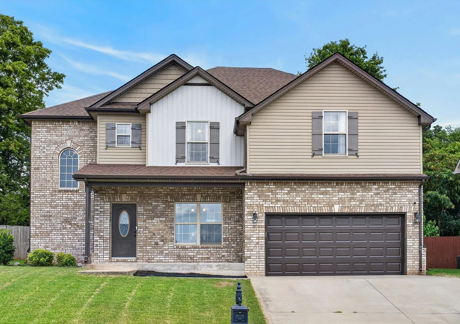 4 Bedroom 3 Bath Home With Bonus Room For Rent! — Photo 1