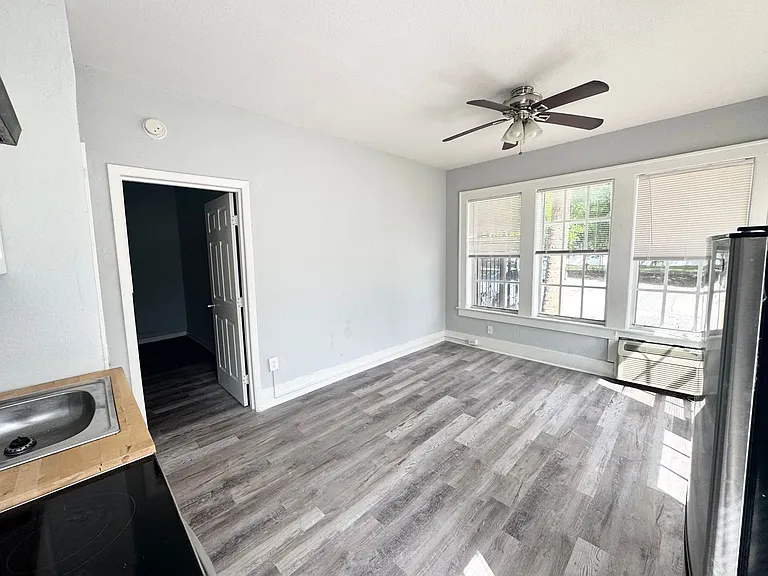 704 Cordova Dr #1 — Photo 6