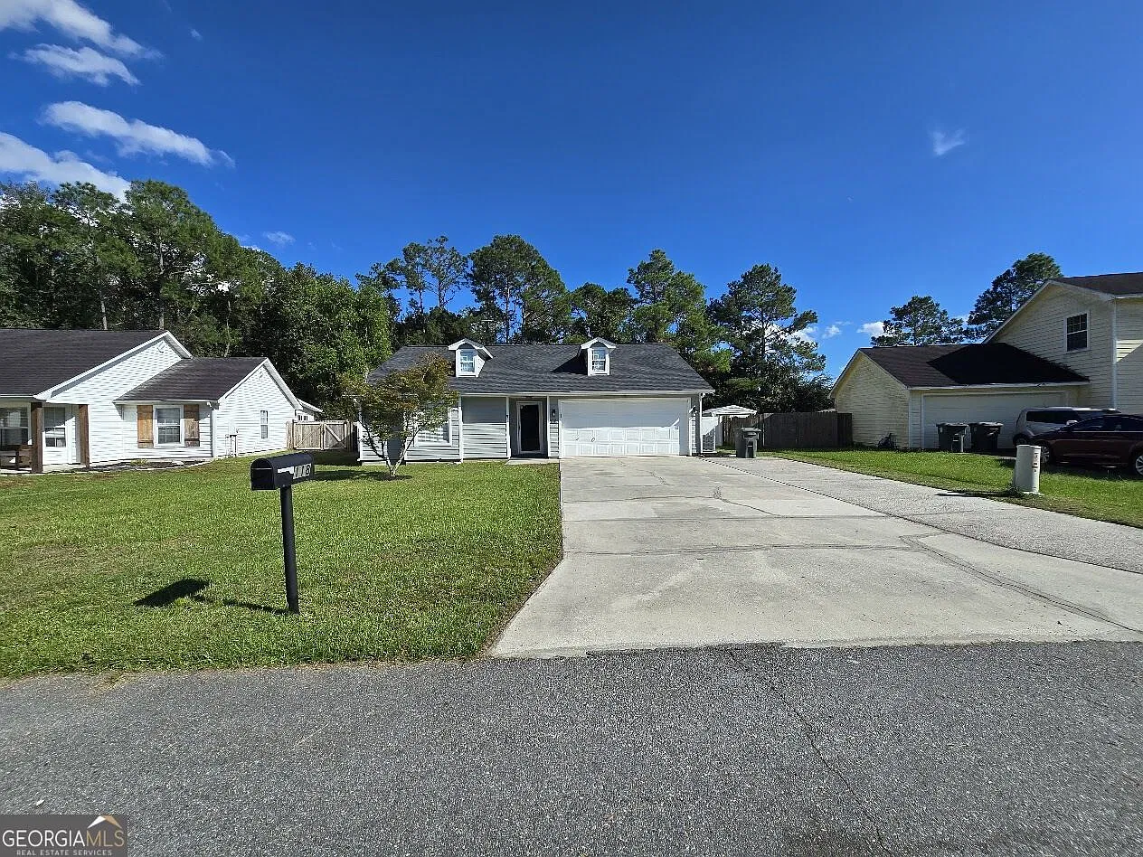 3 bed, 2.0 bath, 1646 sqft, $2,000 — Photo 2