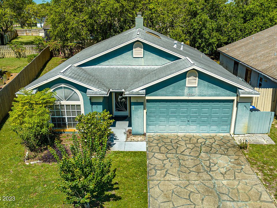 1st image of 2210 Saint Andrews Dr