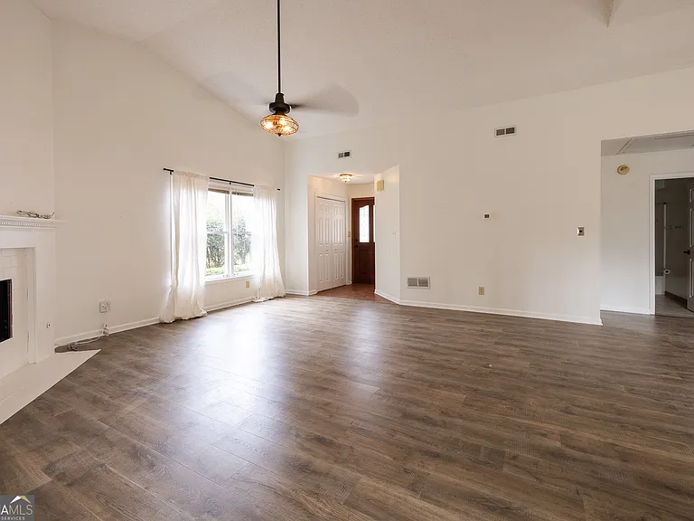 112 Glendale Dr — Photo 25