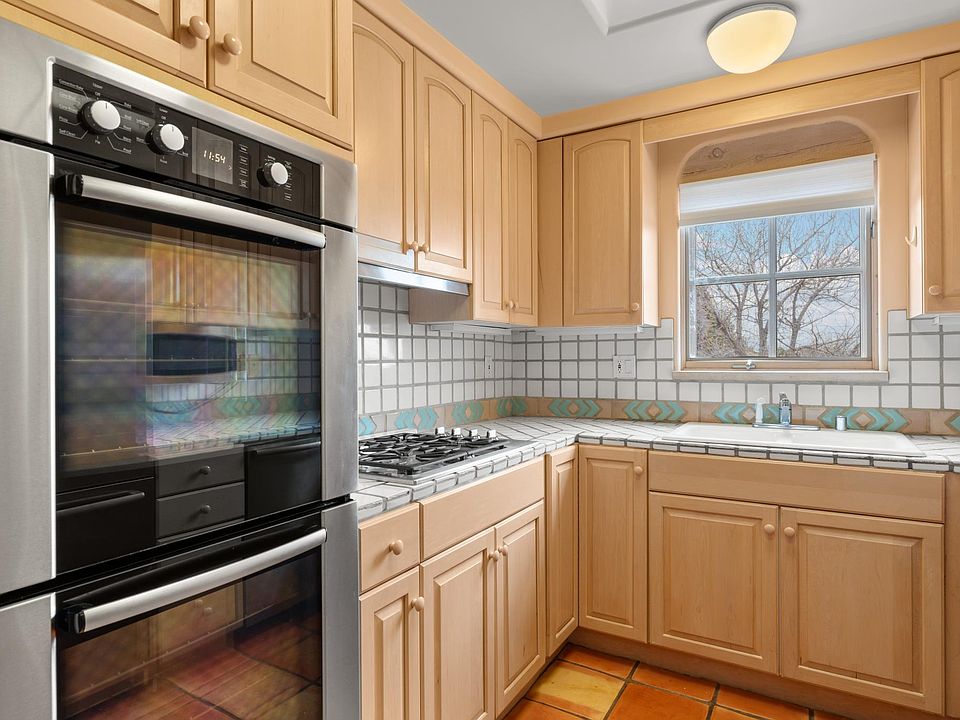 Kitchen with built-in appliances!