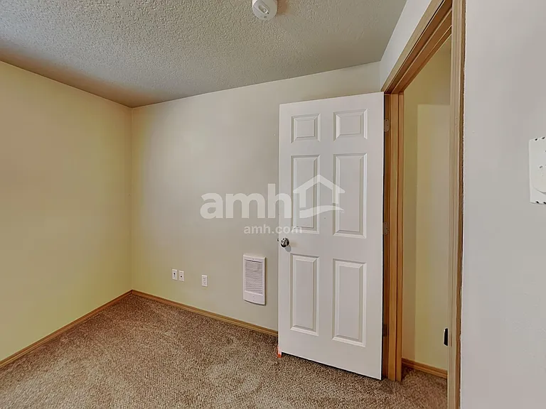 467 Whitney Dr — Photo 18