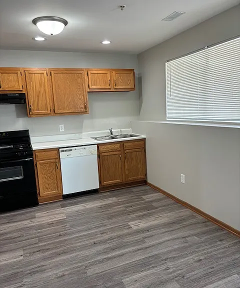 3557 Ash St #13 — Photo 4