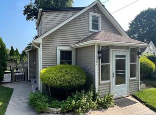 27 Poseidon Rd, Rocky Point, NY 11778