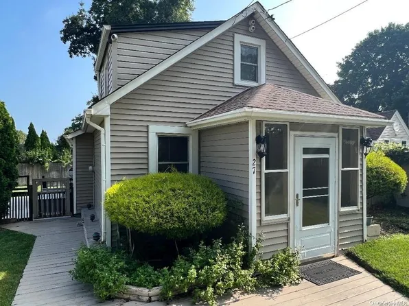 27 Poseidon Road, Rocky Point, NY 11778